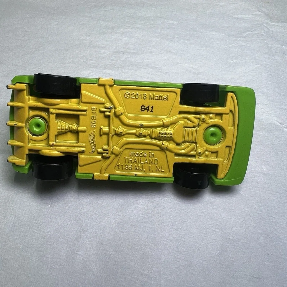 2015 Hot Wheels Walmart 3/6 Happy Easter Series AMAZOOM Green w/Gold‎ Pr5 Spokes
